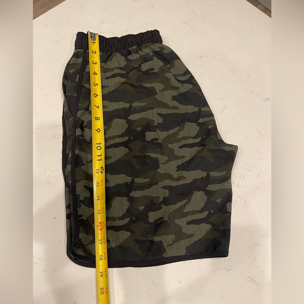 Vuori Banks Shorts in a green camouflage pattern L - Picture 7 of 8